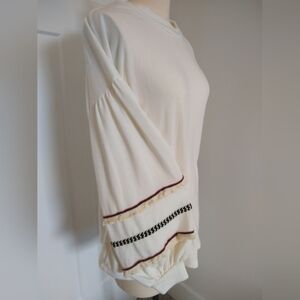 NWT Women's Flirty Off White Top with Embroidered Details Blouson Sleeves Med.